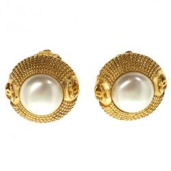 مملوكة مسبقًا Chanel Vintage Faux Pearl Gold Tone Earrings