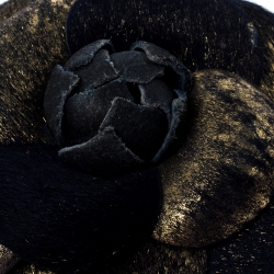 مملوكة مسبقًا Chanel Paris Dallas Navy Blue Gold Tone Camellia Brooch