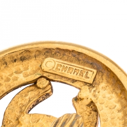 مملوكة مسبقًا Chanel Vintage CC Gold Tone Clip On Earrings