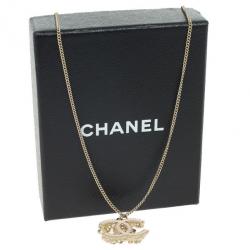 مملوكة مسبقًا Chanel CC Crystal Signature Floral Pendant Necklace