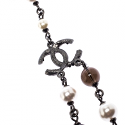 مملوكة مسبقًا قلادة شانيل CC طبقات خرز ولؤلؤ صناعي متعددة الألوان