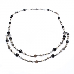 مملوكة مسبقًا قلادة شانيل CC طبقات خرز ولؤلؤ صناعي متعددة الألوان