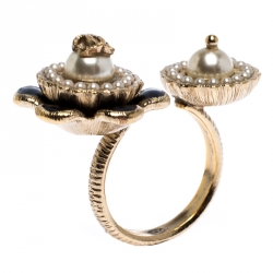 Chanel Two Finger Pearl Ring 2015 Collection White Silver hardware Metal  ref.585418 - Joli Closet