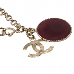 Pre Owned سوار شانيل CC  بدلاية إيناميل أحمر ذهبي اللون