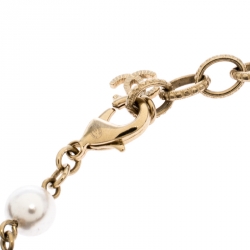 Pre Owned سوار شانيل ذهبي اللون مفرغ بدلالية وخرز