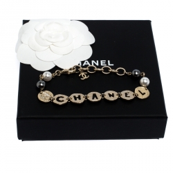 Pre Owned سوار شانيل ذهبي اللون مفرغ بدلالية وخرز