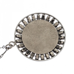 مملوكة مسبقًا قلادة شاانيل CC كريستال باغيت بدلاية فضية اللون