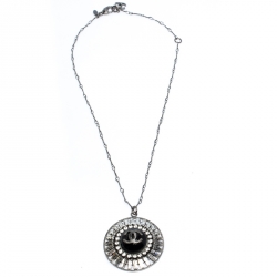 مملوكة مسبقًا قلادة شاانيل CC كريستال باغيت بدلاية فضية اللون