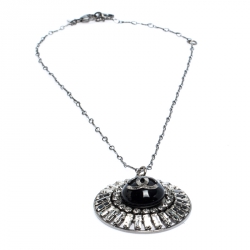 مملوكة مسبقًا قلادة شاانيل CC كريستال باغيت بدلاية فضية اللون