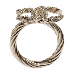 مملوكة مسبقًا Chanel Pale Gold Tone Crystal Twist CC Ring Size EU 53