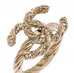 مملوكة مسبقًا Chanel Pale Gold Tone Crystal Twist CC Ring Size EU 53