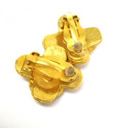 مملوكة مسبقًا Chanel Vintage Engraved Gold Tone Earrings