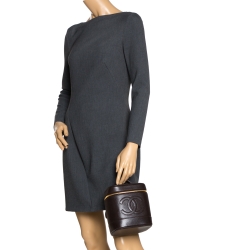 مملوكة مسبقًا حقيبة شانيل "فانيتي" شكل علبة جلد كافيار بني داكن