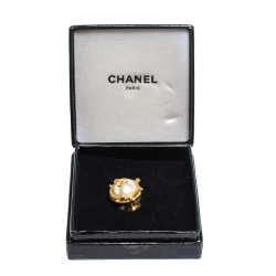 Pre Owned Chanel CC Faux Pearl Gold Tone Round Pin Brooch
