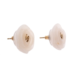 مملوكة مسبقًا Chanel CC Camellia White Resin Gold Tone Stud Earrings