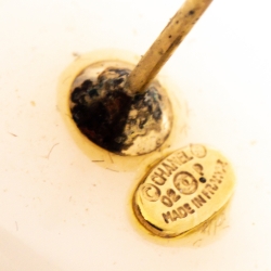 مملوكة مسبقًا Chanel CC Camellia White Resin Gold Tone Stud Earrings