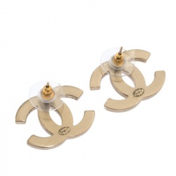 Pre Owned أقراط شانيل شعار الماركة سي سي ذهبي اللون و مرصعة لؤلؤ صناعي ببريمة 