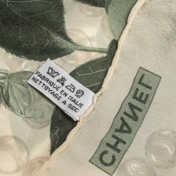 Pre Owned وشاح شانيل حرير مطبوع أخذر ساغ مربع مطبوع