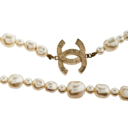 مملوكة مسبقًا Chanel Classic Short Off White Pearl Necklace