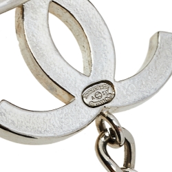 مملوكة مسبقًا Chanel Silver Tone Enamel CC Charm Chain Belt