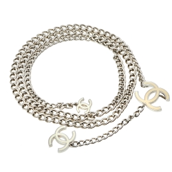 مملوكة مسبقًا Chanel Silver Tone Enamel CC Charm Chain Belt