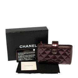 Pre Owned Chanel Burgundy Quilted Patent Leather CC Phone Holder 