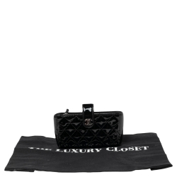 Pre Owned Chanel Black Quilted Patent Leather CC Phone Holder Pouch