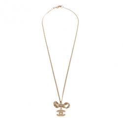 مملوكة مسبقًا قلادة شانيل فيونكة شعار GG دلاية ذهب و كريستال