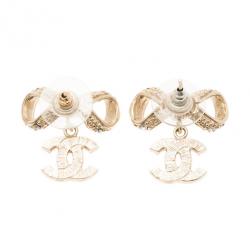 مملوكة مسبقًا Chanel Bow CC Logo Crystal Gold Charm Earrings
