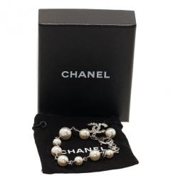 مملوكة مسبقًا Chanel CC Crystal Pearl Bracelet