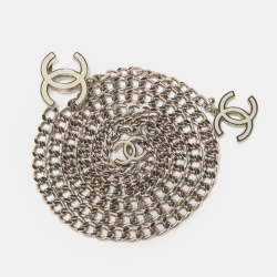 Pre Owned Chanel Silver Tone Enamel CC Charm Chain Belt