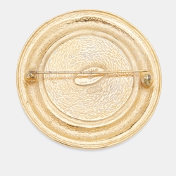مملوكة مسبقًا Chanel Vintage 31 Rue Cambon Gold Tone Medallion Brooch