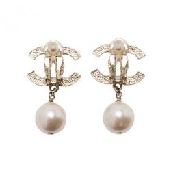 Pre Owned حلق شانيل CC لؤلؤ