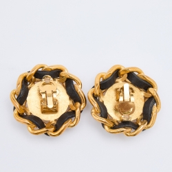 مملوكة مسبقًا Chanel Vintage Gold Tone Leather Woven Round Clip-On Earrings