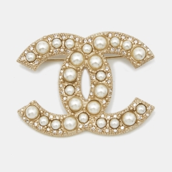 مملوكة مسبقًا Chanel CC Faux Pearl Crystals Gold Tone Pin Brooch