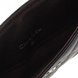 مملوكة مسبقًا محفظة بطاقات شانيل كلاسيك CC جلد أسود مبطن