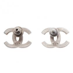Pre Owned أقراط شانيل CC بشكل الباجيت كريستال