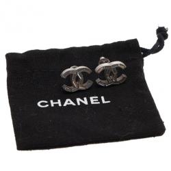 Pre Owned أقراط شانيل CC بشكل الباجيت كريستال