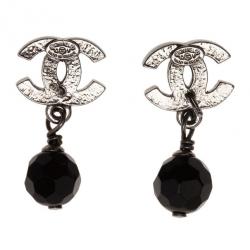 مملوكة مسبقًا Chanel CC Black Crystal Drop Silver Tone Earrings