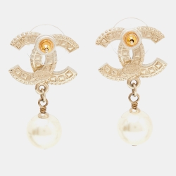 مملوكة مسبقًا Chanel Pale Gold Tone Crystal CC Faux Pearl Drop Earrings