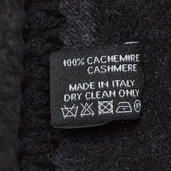 مملوكة مسبقًا Chanel Grey Interlock CC Logo Cashmere Shawl 