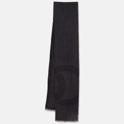 مملوكة مسبقًا Chanel Grey Interlock CC Logo Cashmere Shawl 