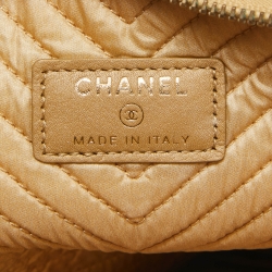 مملوكة مسبقًا Chanel Tan Chevron Leather Foldover Boy Clutch