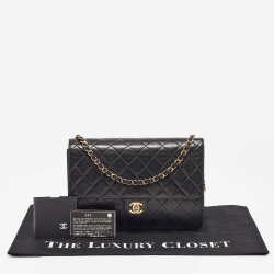 Pre Owned Chanel Black Quilted Leather CC Flap Bag