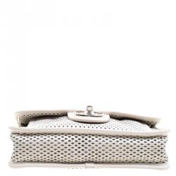 Pre Owned حقيبة شانيل أب إن ذا إير قلاب كلاسيك جلد مخرمة بيج فاتحة