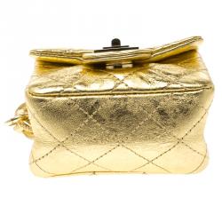 مملوكة مسبقًا حقيبة صغيرة شانيل قلاب ميني ريإيشو جلد مبطنة ميتالك ذهبية