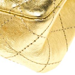 مملوكة مسبقًا حقيبة صغيرة شانيل قلاب ميني ريإيشو جلد مبطنة ميتالك ذهبية