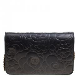 مملوكة مسبقًا Chanel Metallic Black Leather Camellia Wallet on Chain