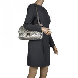 مملوكة مسبقًا حقيبة شانيل قلاب 227 كلاسيك 2.55 ريإيشو مخططة جلد مبطنة فضية