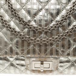 مملوكة مسبقًا حقيبة شانيل قلاب 227 كلاسيك 2.55 ريإيشو مخططة جلد مبطنة فضية